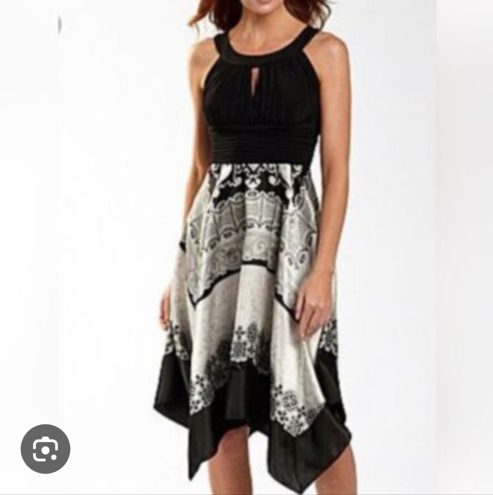 Elegant Black and White Sleeveless Dress